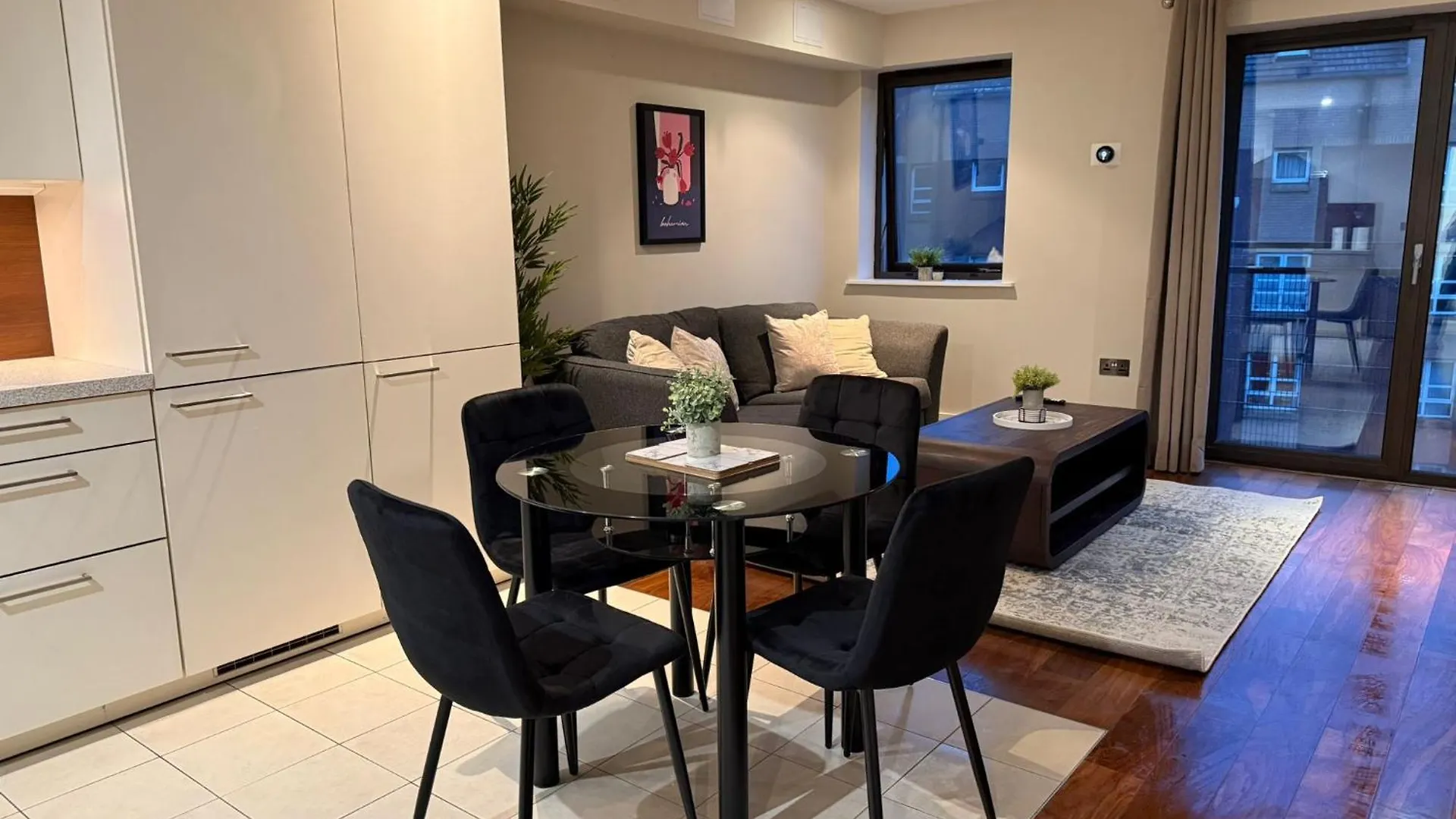Belfast Quarters- Chs2 Apartment 0*,  United Kingdom